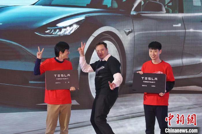 特斯拉中国制造Model 3交付仪式现场。 张亨伟 摄