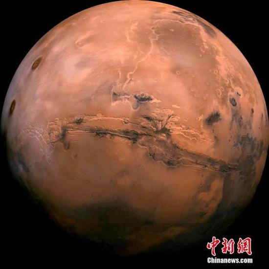 火星移民在即？马斯克：2050年前将送100万人到火星