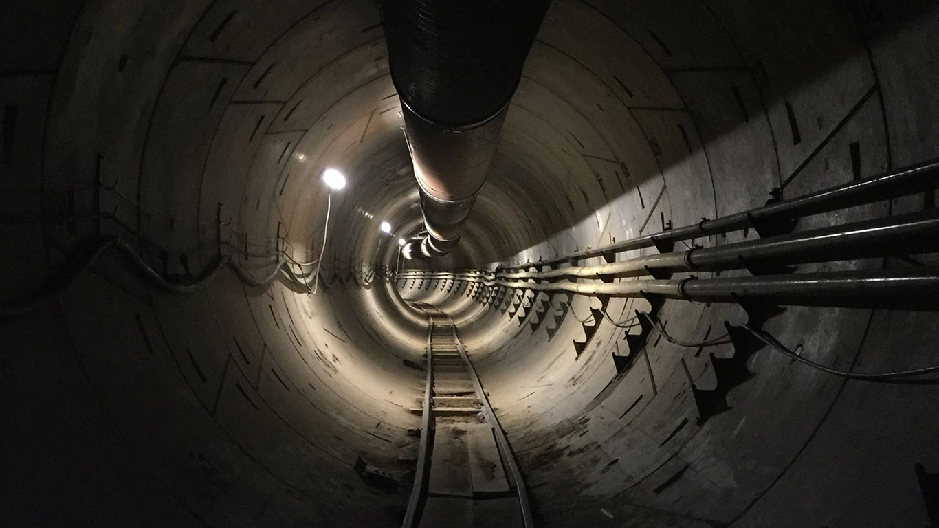 埃隆·马斯克打造地下交通隧道治愈“破