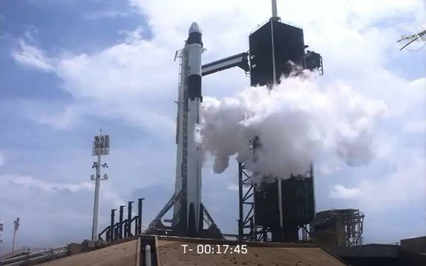 行业资讯 SpaceX载人飞船发射成功